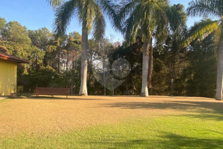 Casa à venda com 4 quartos, sendo 2 suítes, no condomínio Monte Belo, Salto - SP