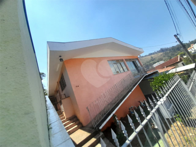 Casa à venda com 3 quartos, sendo 1 suíte,  no Centro, Serra Negra, SP