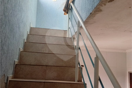 Sobrado à venda com 4 quartos, sendo 1 suíte,  em Parque Santa Laura, Ferraz de Vasconcelos, SP