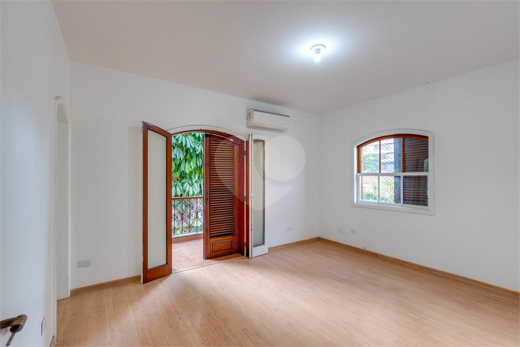 Sobrado à venda com 4 quartos, sendo 2 suítes, em Brooklin, São Paulo, SP