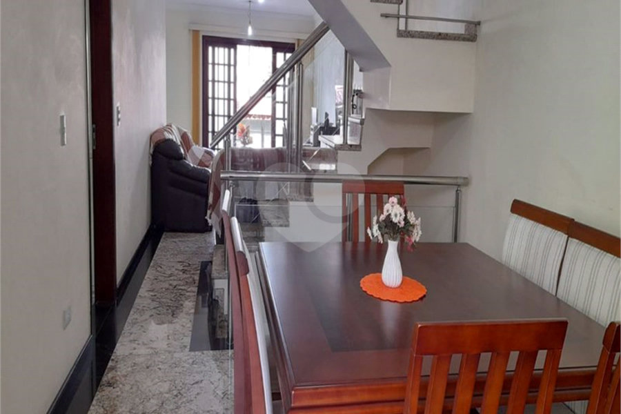 Sobrado à venda com 3 suítes em Vila Romero, São Paulo, SP