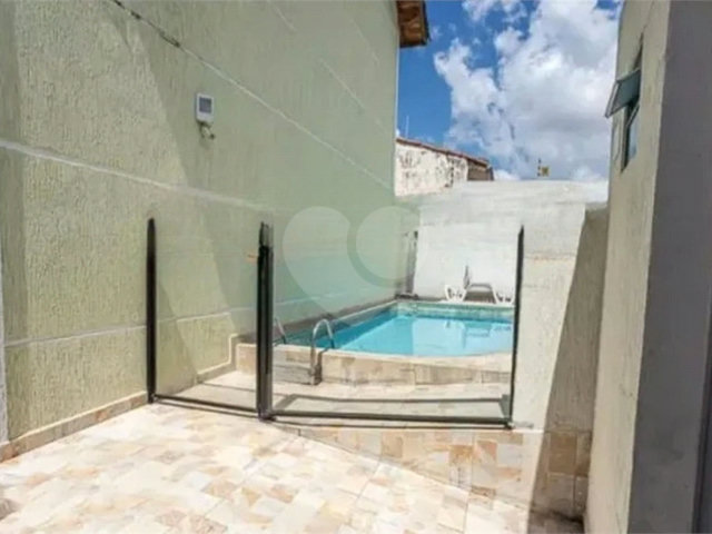 Casa à venda com 3 quartos, sendo 2 suítes,  no condomínio Residencial Erika, São Paulo - SP