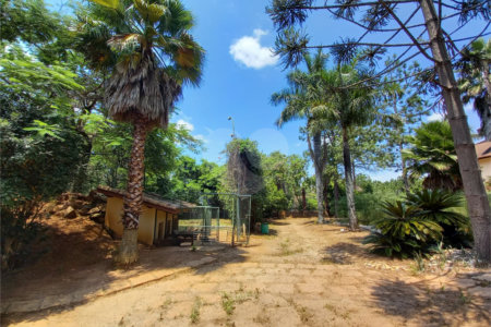 Casa à venda com 14 quartos, sendo 10 suítes, no condomínio Rua do Observatorio 2270, Vinhedo - SP