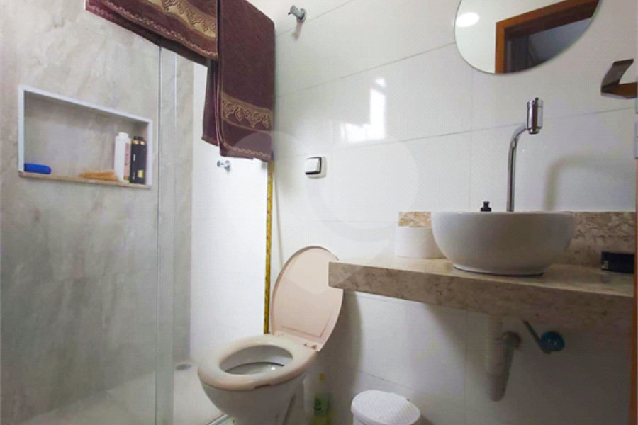 Sobrado à venda com 2 suítes em Vila Constança, São Paulo, SP
