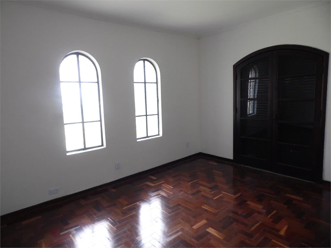 Casa à venda com 5 quartos, sendo 3 suítes, em Vila São Francisco, São Paulo, SP