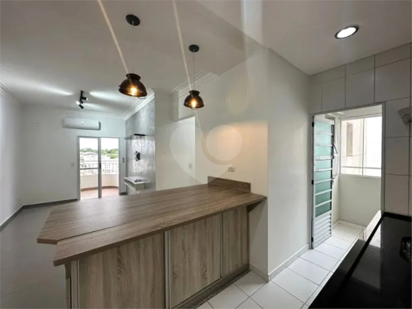 Apartamento à venda com 2 quartos, sendo 1 suíte, em Jardim Califórnia, Jacareí, SP