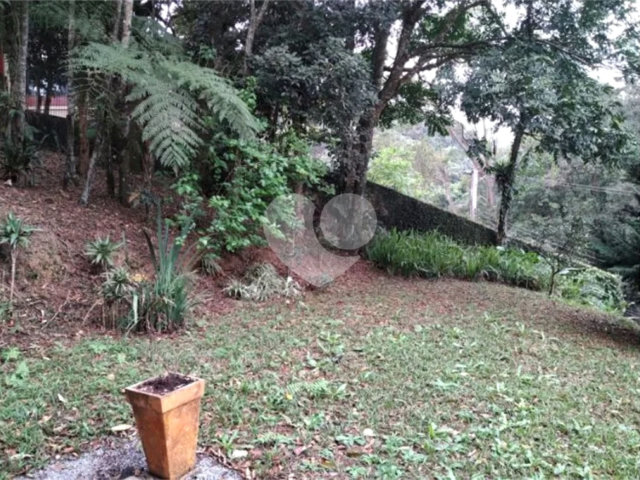 Casa à venda com 4 quartos, sendo 2 suítes, no condomínio Parque Imperial da Cantareira, Mairiporã - SP