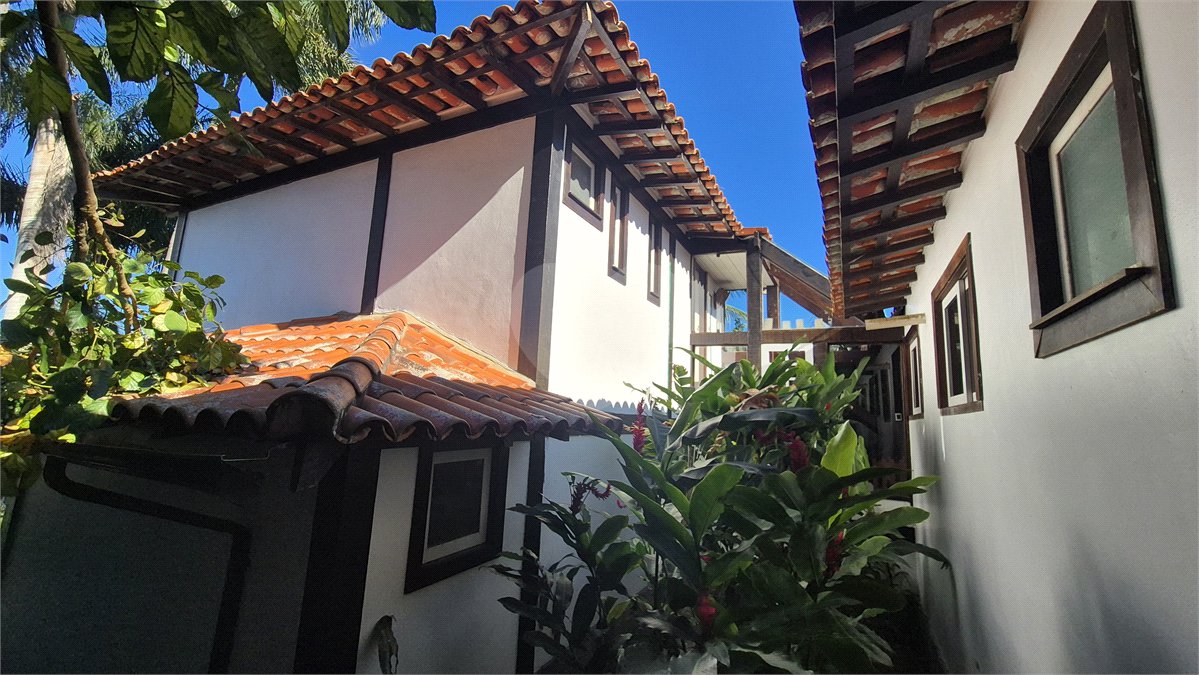 Casa em condomínio à venda com 4 quartos, sendo 3 suítes,  em Geribá, Armação dos Búzios, RJ