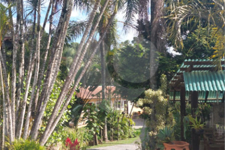 Casa à venda ou para alugar com 5 quartos, sendo 1 suíte, em Cumbari, Mairiporã, SP