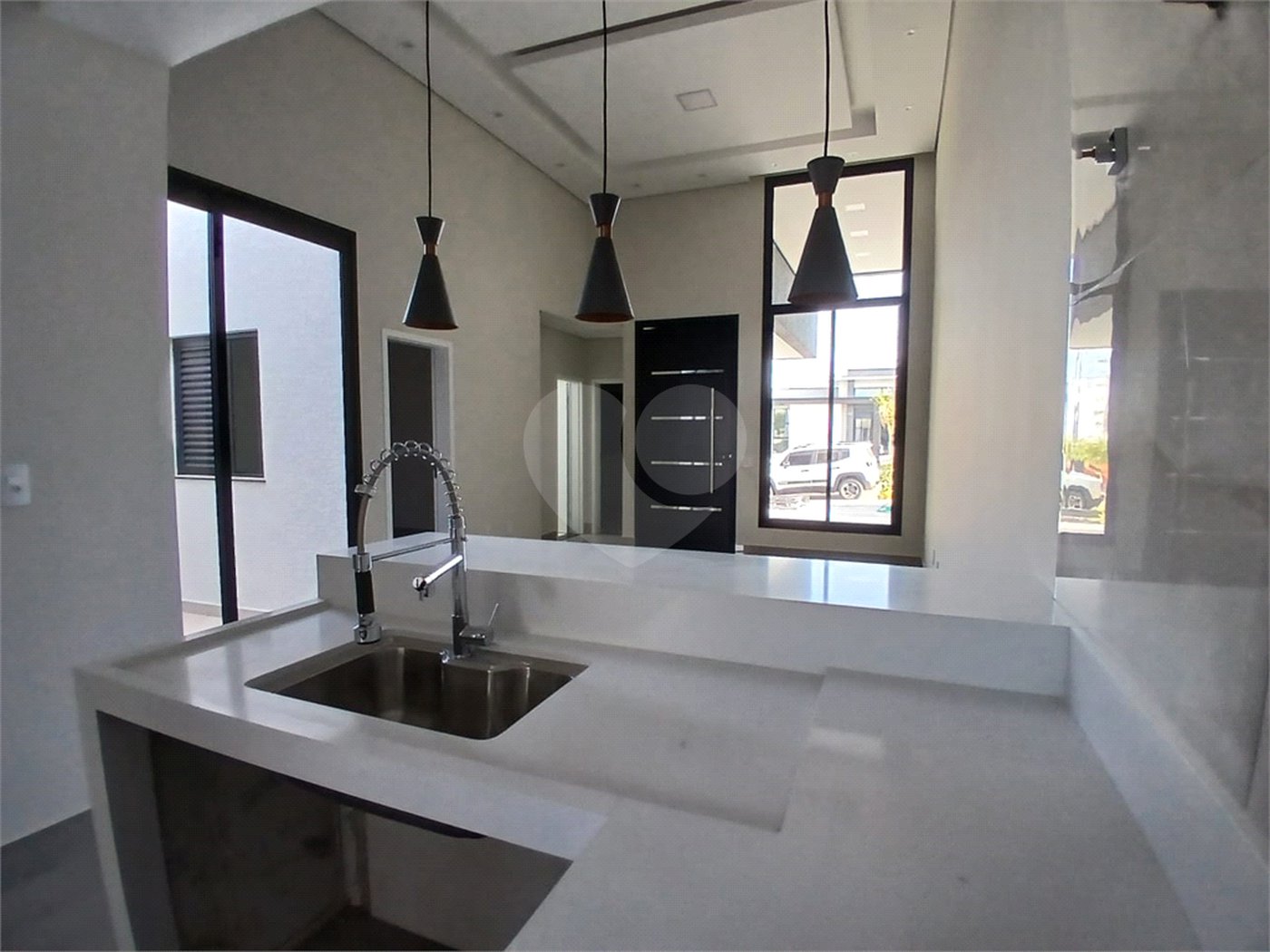 Casa à venda com 3 quartos, sendo 1 suíte, no condomínio Jardim, Sorocaba - SP