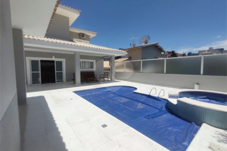 Casa à venda com 3 suítes no condomínio Villaggio Capriccio, Louveira - SP