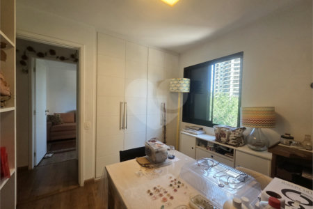 Apartamento à venda com 3 quartos, sendo 1 suíte, em Alto da Boa Vista, São Paulo, SP