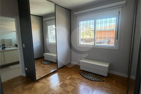 Sobrado à venda com 4 quartos, sendo 3 suítes, em Jardim Prudência, São Paulo, SP