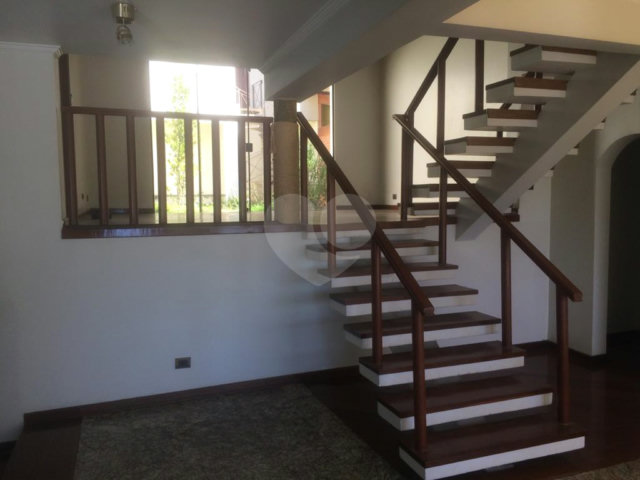 Sobrado à venda com 4 quartos, sendo 3 suítes, em Tremembé, São Paulo, SP