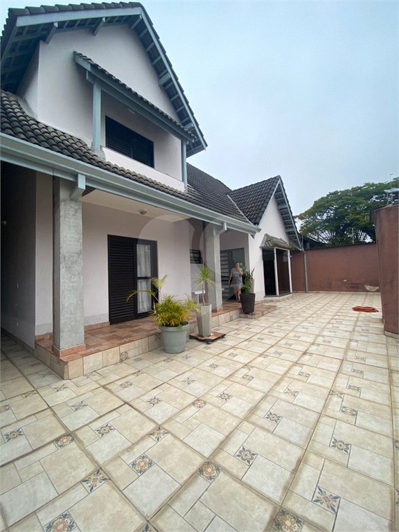 Casa Térrea à venda com 4 quartos, sendo 1 suíte,  em Vila Oliveira, Mogi das Cruzes, SP