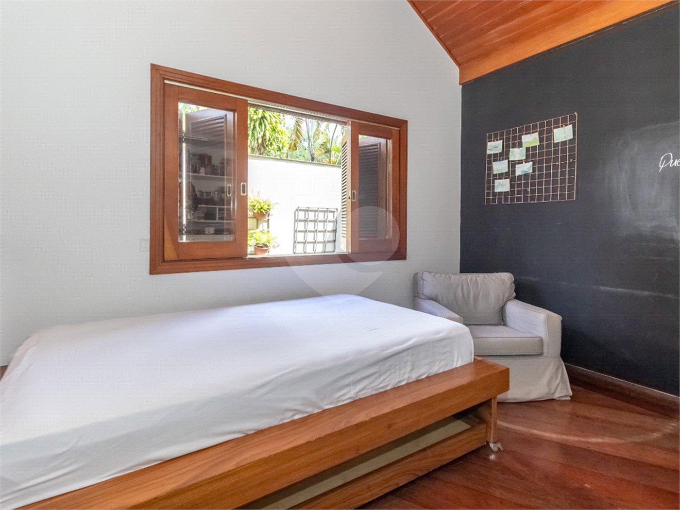Casa à venda com 4 quartos, sendo 2 suítes, em Jardim Marajoara, São Paulo, SP