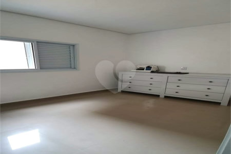 Casa à venda com 3 quartos, sendo 1 suíte, em Vila Santa Rosália, São Roque, SP