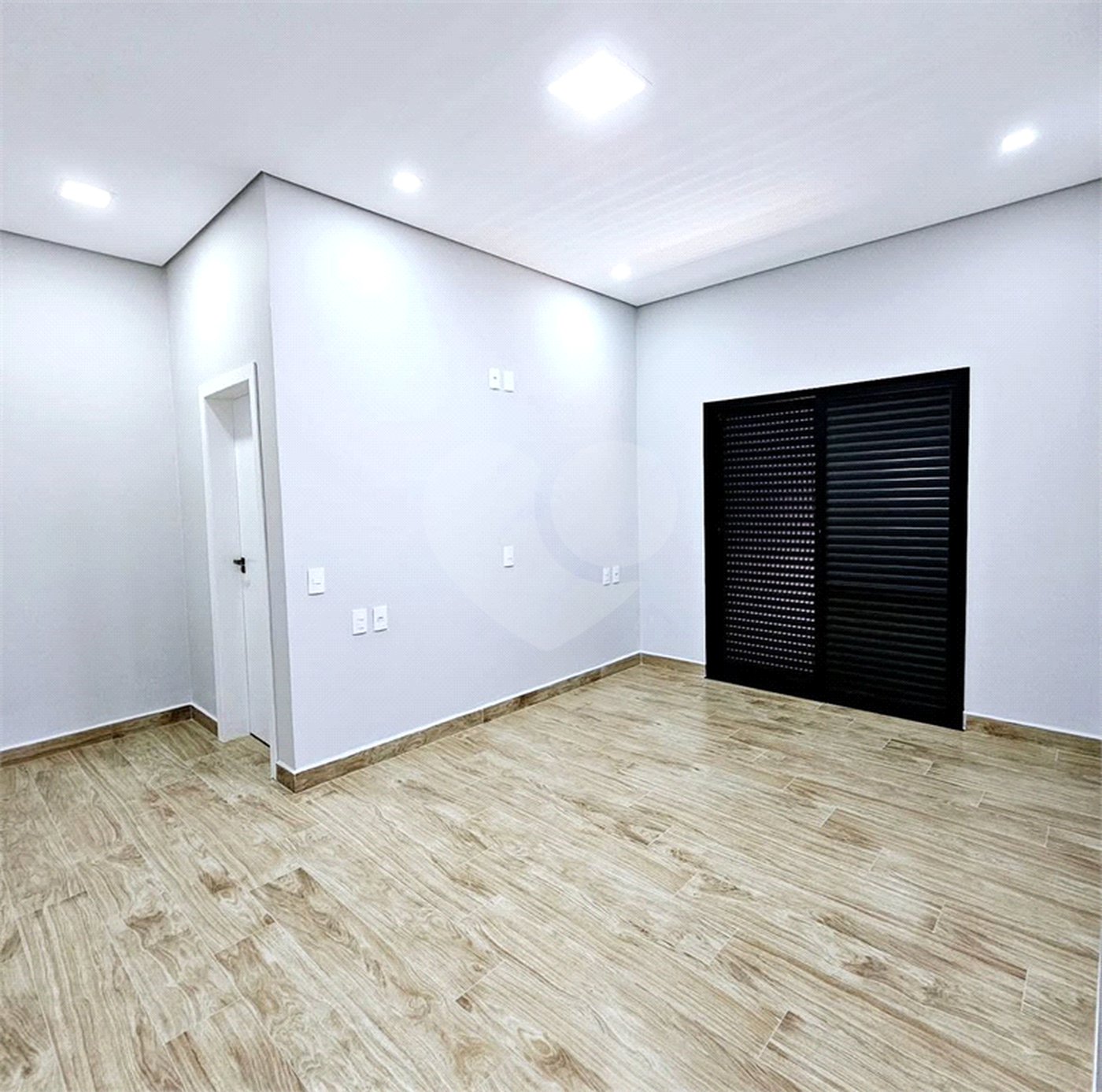 Casa à venda com 3 quartos, sendo 1 suíte, no condomínio Parque Ibiti Reserva, Sorocaba - SP