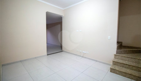 Casa à venda com 3 quartos, sendo 1 suíte,  no condomínio Vilaregio, São Roque - SP