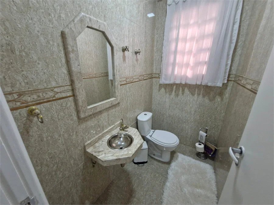 Casa à venda com 4 suítes no condomínio Villa Viana II, Cotia - SP