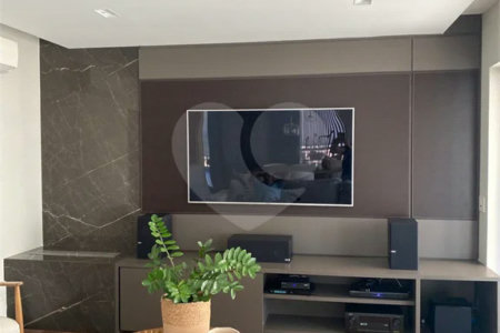 Apartamento de 224m² com 4 dormitórios, 3 suítes, 4 vagas de garagem e deposito