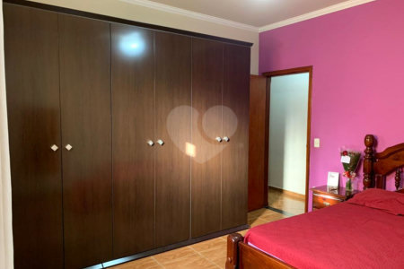 Casa à venda com 4 quartos, sendo 1 suíte, em Jardim Cruzeiro do Sul, São Carlos, SP