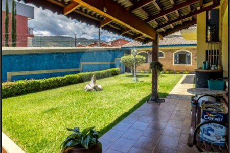 Casa com 6 Quartos e 8 banheiros à Venda, 1500 m² de Terreno em Atibaia/SP
