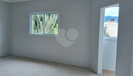 Apartamento à venda com 3 quartos, sendo 1 suíte,  no Centro, Poços de Caldas, MG