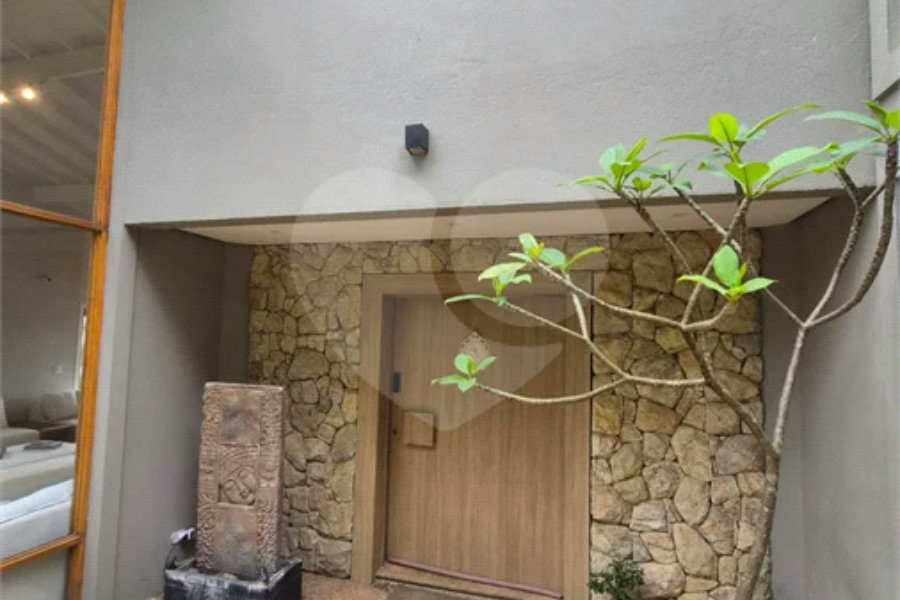 Casa em Condomínio de Alto Padrão no Suíça da Cantareira.