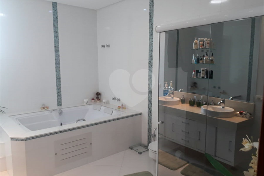 Sobrado à venda com 6 quartos, sendo 5 suítes, em Tremembé, São Paulo, SP