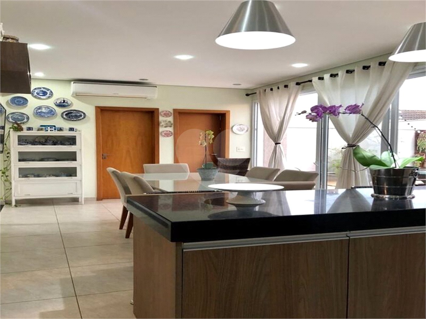Casa à venda com 4 quartos, sendo 3 suítes, no condomínio Residencial Terra Nobre, Indaiatuba - SP