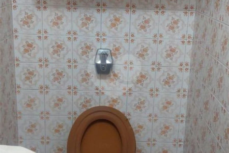 Sobrado à venda com 4 quartos, sendo 1 suíte, em Bosque da Saúde, São Paulo, SP
