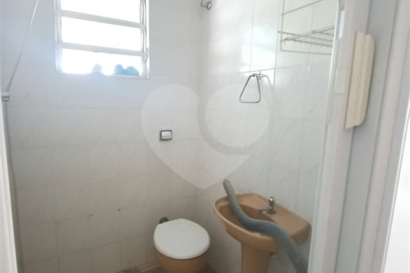 Casa à venda com 4 quartos, sendo 1 suíte, no condomínio Shangri-la, Atibaia - SP
