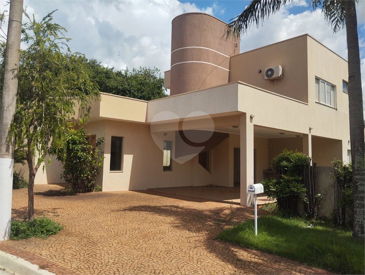Sobrado à venda com 4 quartos, sendo 3 suítes, em Altos do Jaraguá, Araraquara, SP