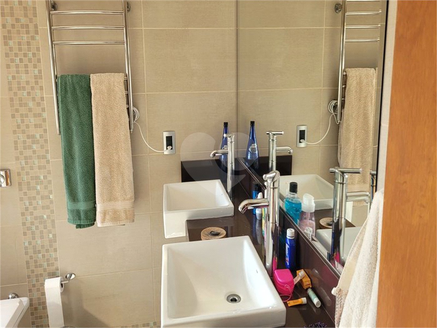 Casa à venda com 4 quartos, sendo 2 suítes, no condomínio Alpes da Cantareira, Mairiporã - SP