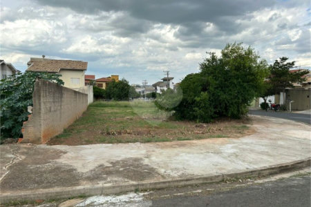 Terreno de Esquina Misto – 257,61 m² | Jardim Regina