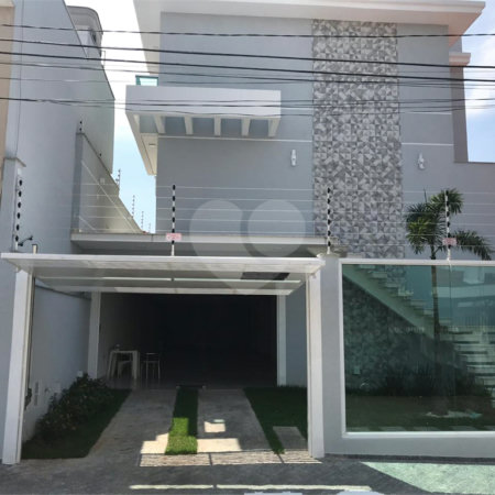 Casa à venda com 3 quartos, sendo 1 suíte, no condomínio Parque Vitória, São Paulo - SP