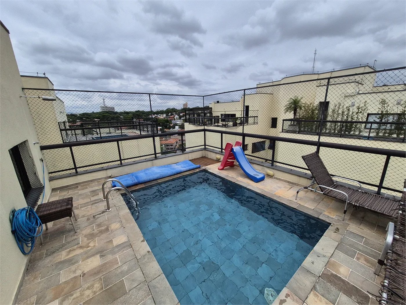 Cobertura à venda com 4 quartos, sendo 2 suítes, em Vila Hamburguesa, São Paulo, SP
