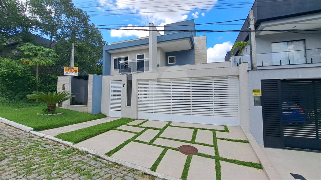 Casa à venda com 3 quartos, sendo 1 suíte, no condomínio Fazenda Cantagalo, Rio de Janeiro - RJ