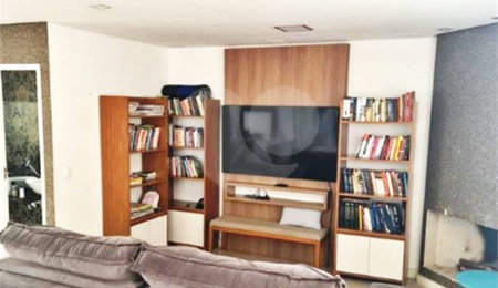 Casa à venda com 4 quartos, sendo 3 suítes, no condomínio Domus, São Paulo - SP