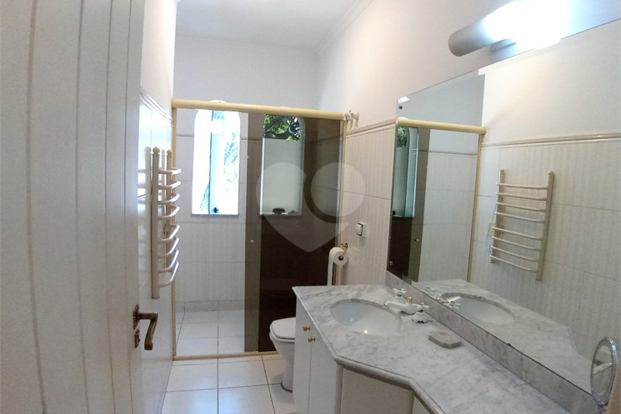 Sobrado à venda com 5 quartos, sendo 3 suítes,  em Jardim São Bento, São Paulo, SP