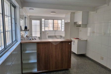 Sobrado à venda com 3 quartos, sendo 1 suíte,  em Jardim Bonfiglioli, São Paulo, SP