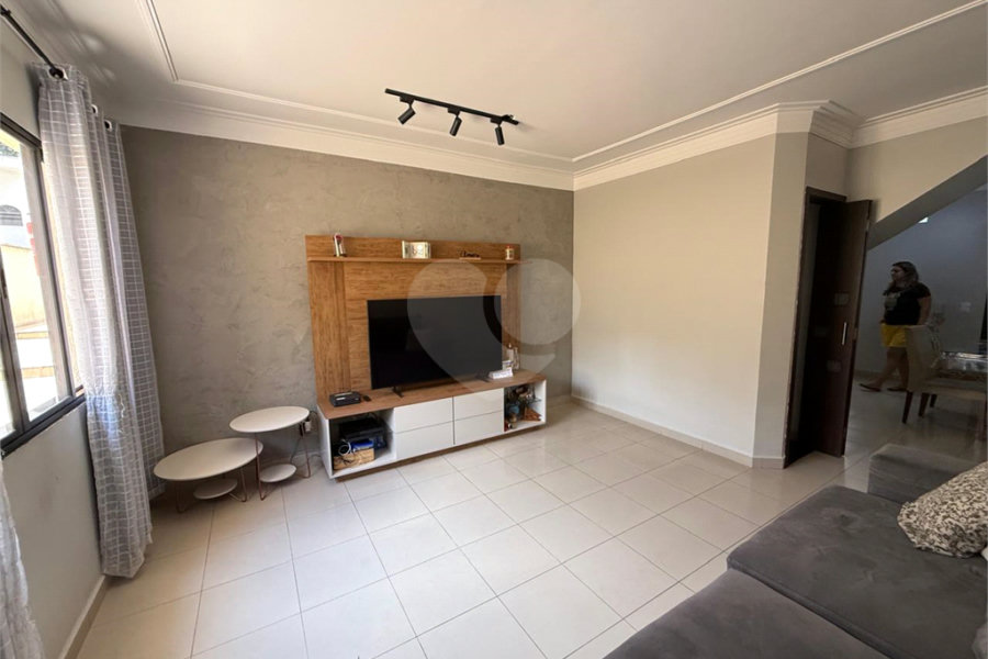 Casa à venda com 3 quartos, sendo 1 suíte, no condomínio Felipe, São Paulo - SP