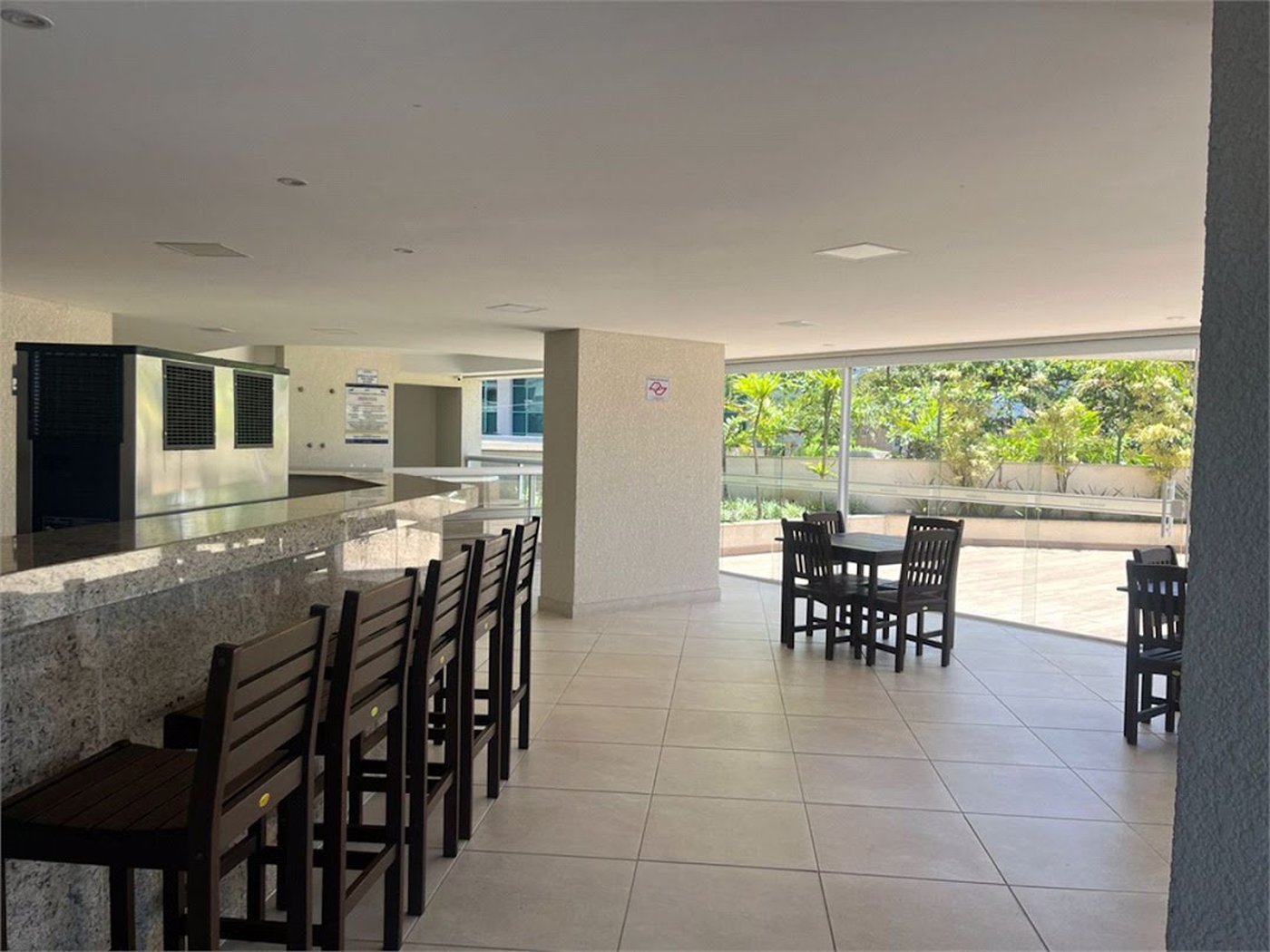 Apartamento com Varanda Gourmet em Condomínio Clube na Enseada – 2 Dormitórios