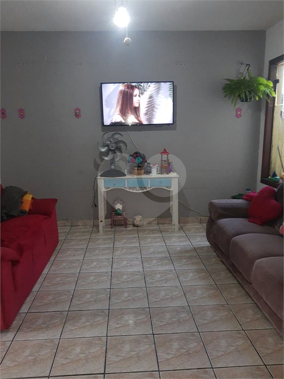 Sobrado à venda com 3 quartos, sendo 2 suítes,  em Jardim Marica, Mogi das Cruzes, SP