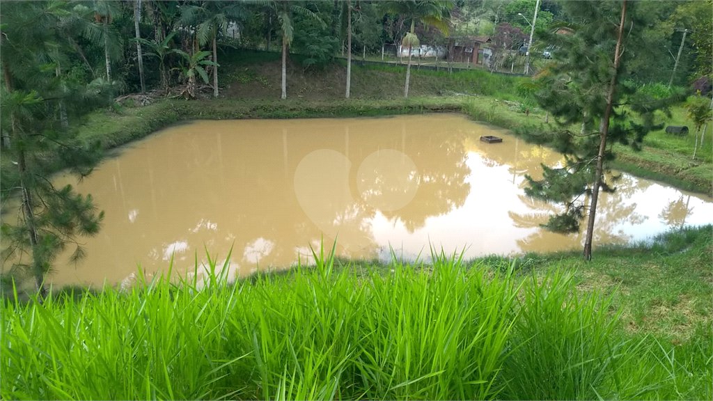 Chácara à venda com 1 suíte em Chácaras Vista Alegre, Arujá, SP