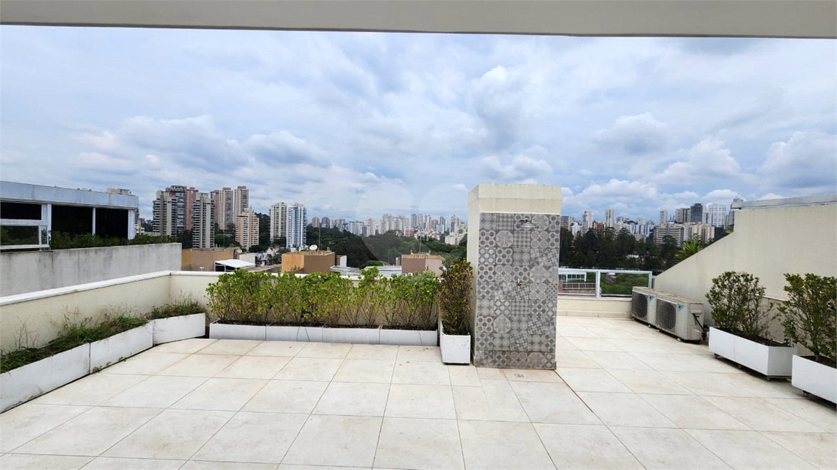 Apartamento à venda com 3 quartos, sendo 2 suítes,  em Paraíso do Morumbi, São Paulo, SP