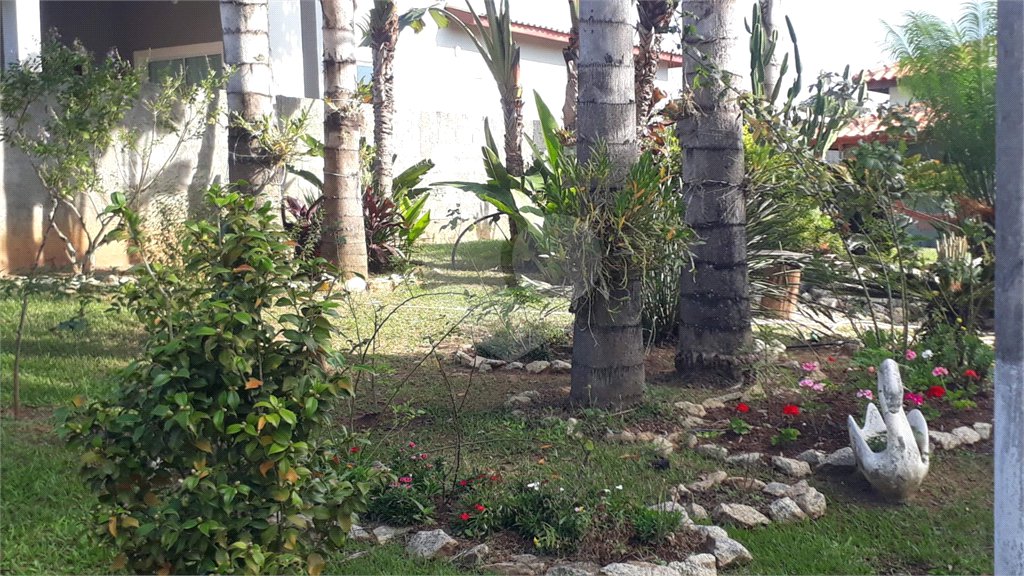 Casa à venda com 5 quartos, sendo 1 suíte, no condomínio Village da Serra, Araçoiaba da Serra - SP