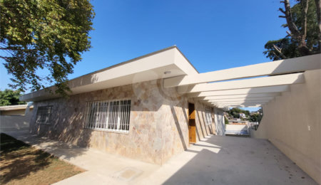 Casa Térrea à venda ou para alugar com 4 quartos, sendo 3 suítes,  em Horto Florestal, São Paulo, SP