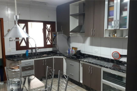 Casa à venda com 3 quartos, sendo 2 suítes,  em Vila Rosália, Guarulhos, SP